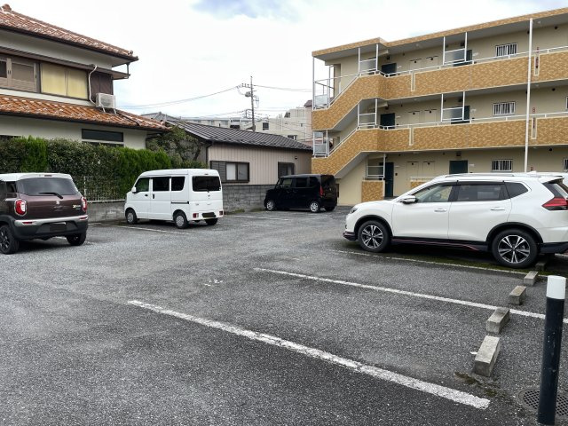 リファインドマンションＫの駐車場