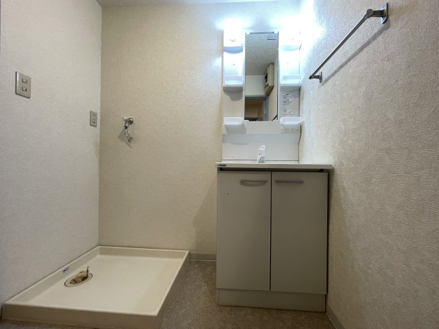 リファインドマンションＫの洗面所|室内洗濯機置き場