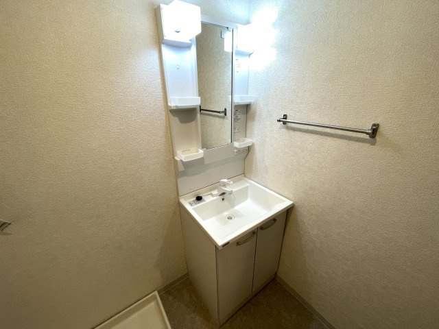 リファインドマンションＫの洗面所|独立洗面台