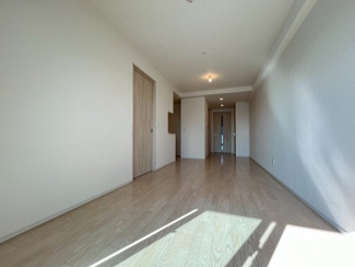 【居間・リビング】 | 大阪ベイレジデンス | 陽当りがよく明るいリビング（LDKエアコンプレゼント）