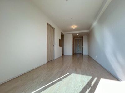 【居間・リビング】 | 大阪ベイレジデンス | 陽当りがよく明るいリビング（LDKエアコンプレゼント）