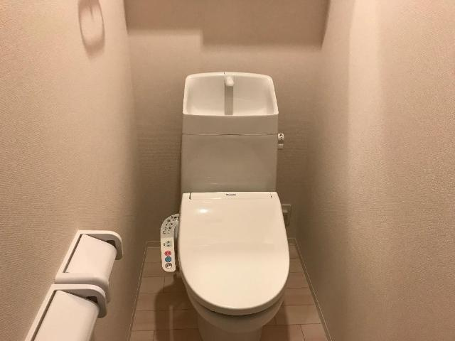 ミルフルール壱番館のトイレ|シャワー付トイレ