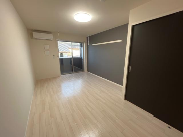 ミルフルール壱番館の居間・リビング|洋室