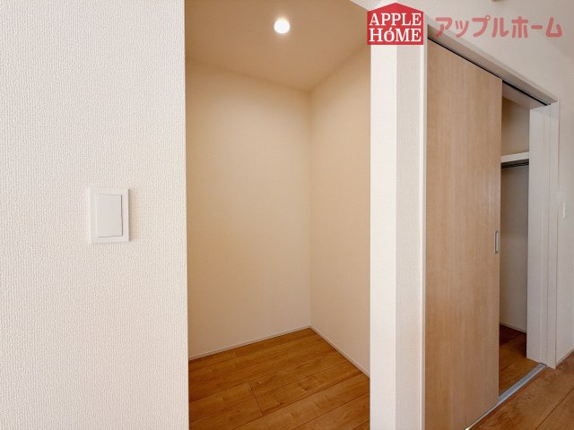 【新築戸建】行田市棚田町3丁目 全3棟の収納|キッチン横にはパントリーもございます♪