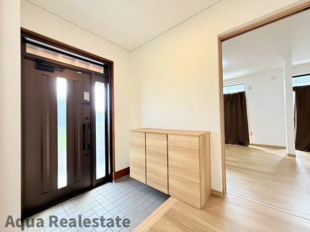 高松市香西東町　リノベ住宅の玄関|収納もある玄関です