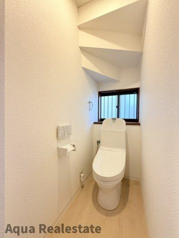 高松市香西東町　リノベ住宅のトイレ|落ち着いた色調のトイレです