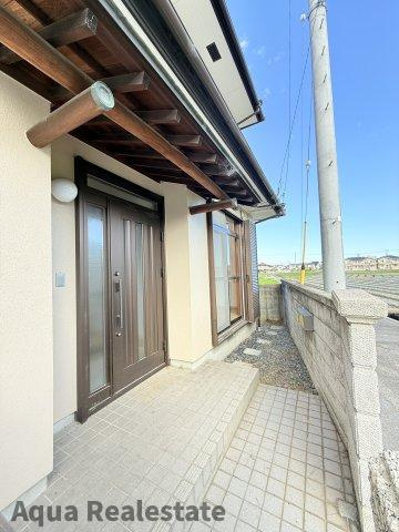 高松市香西東町リノベーション住宅のエントランス