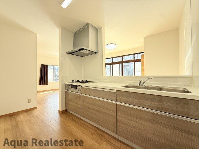 高松市香西東町　リノベ住宅のキッチン|キッチンでお料理をお楽しみください