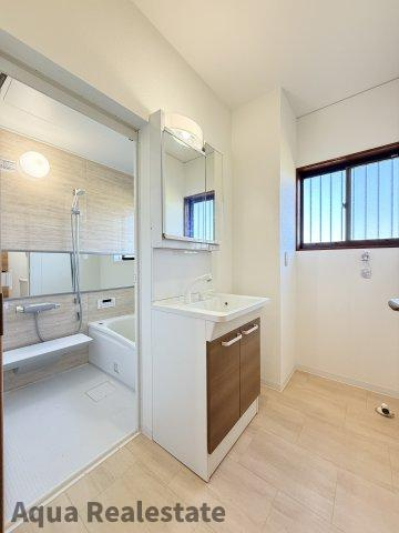 高松市香西東町リノベーション住宅の独立洗面台|使いやすい独立洗面台です