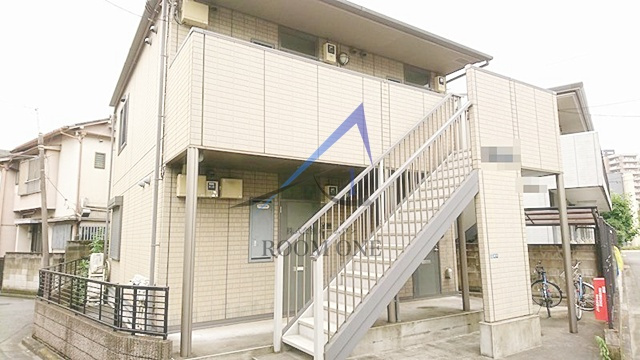 ドゥポンスのエントランス|エントランスです。