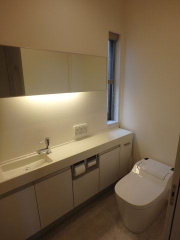 上甲東園3丁目　戸建の洗面所|忙しい朝には欠かせない洗面所です