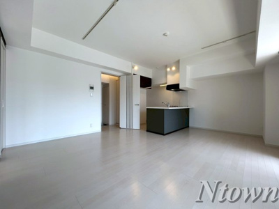 【居間・リビング】 | FIRST RESIDENCE SAKAE(ファーストレジデンス栄) | こちらのリビングで趣味の時間をお楽しみください