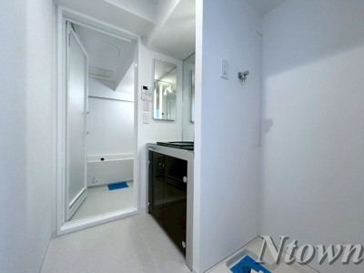 【洗面所】 | FIRST RESIDENCE SAKAE(ファーストレジデンス栄) | 忙しい朝には欠かせない洗面所です