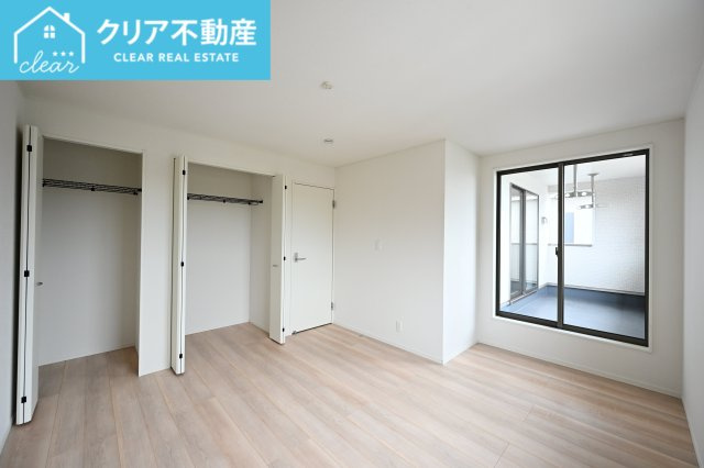 【洋室】 | 邑楽町中野第4　クレイドルガーデン | 広々としたクローゼットでお部屋はいつでもスッキリクリアに！