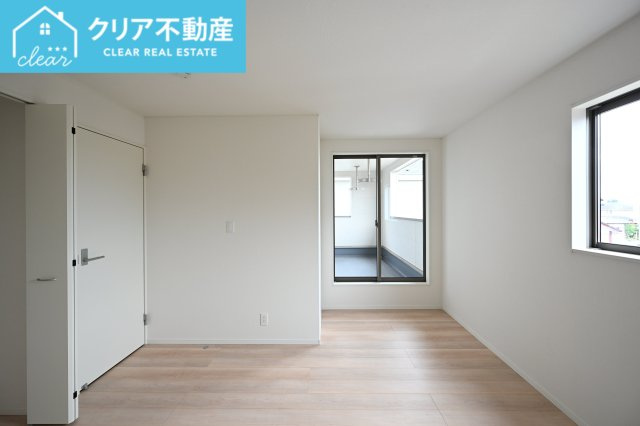 【洋室】 | 邑楽町中野第4　クレイドルガーデン | 2面採光の洋室は日当たりがよくあったか♪