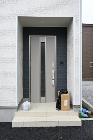 【玄関】 | 邑楽町中野第4　クレイドルガーデン | 玄関はディンプルキー＆ダブルロックドア採用で防犯対策もバッチリです！