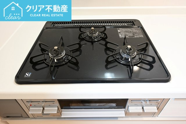 【設備】 | 邑楽町中野第4　クレイドルガーデン | 三口コンロで家事効率アップ！
