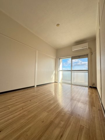 ハイツ米屋の洋室