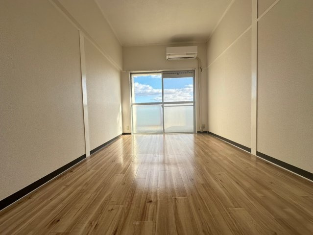 ハイツ米屋の洋室