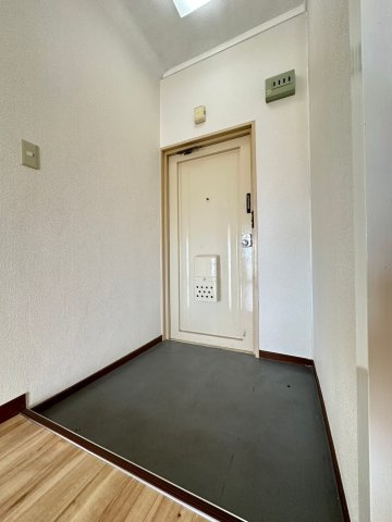 ハイツ米屋の玄関
