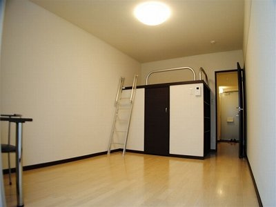 【寝室】 | レオネクストベルシオン | 1Fはフローリング・2Ｆ絨毯。同タイプの物件写真です。