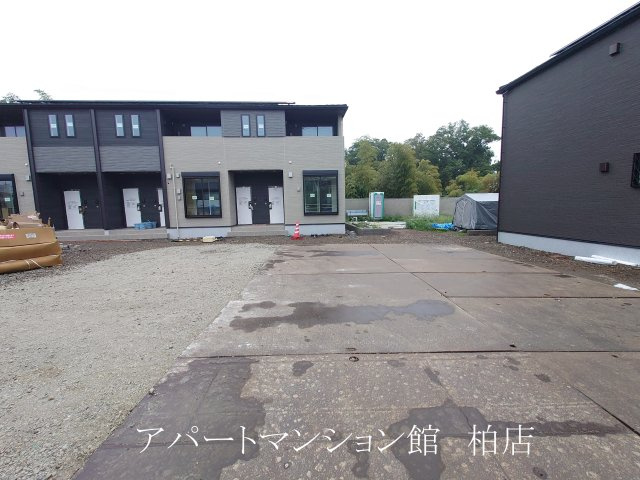 ノーブル柏Bの駐車場