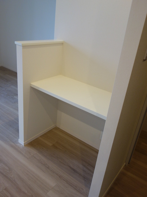 メゾン　ド　フルールの内装|デスクカウンター