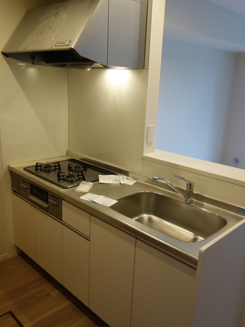 メゾン　ド　フルールのキッチン|3口コンロのシステムキッチン