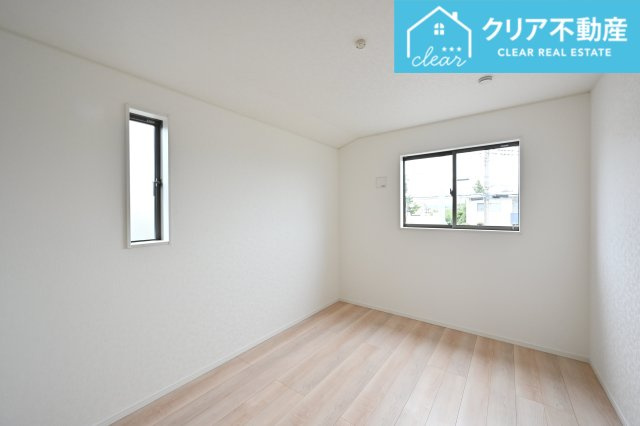 【洋室】 | 邑楽町中野第4　クレイドルガーデン | 2面採光の洋室は日当たりがよくあったか♪