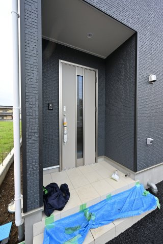 【玄関】 | 邑楽町中野第4　クレイドルガーデン | 玄関はディンプルキー＆ダブルロックドア採用で防犯対策もバッチリです！