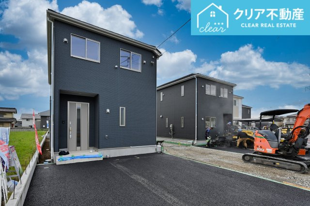 【外観】 | 邑楽町中野第4　クレイドルガーデン | スッキリクリアな青空に映えるエクステリア！
日当たり良好な立地です♪