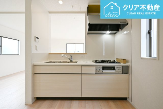 【キッチン】 | 邑楽町中野第4　クレイドルガーデン | スライド収納付きシステムキッチン。パスタ鍋や圧力鍋の出し入れもスムーズ！