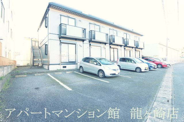 みどりのコーポの駐車場