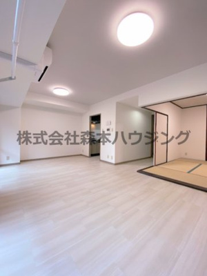 【居間・リビング】 | 　PHOENIX COURT 交野Ⅰ | ゆったりとしたリビングです