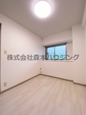 【洋室】 | 　PHOENIX COURT 交野Ⅰ | 広々とした洋室です