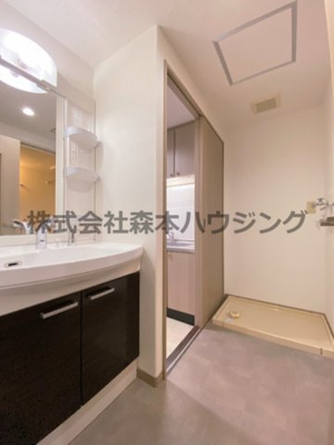 【洗面所】 | 　PHOENIX COURT 交野Ⅰ | 明るい洗面所です