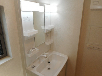 【洗面所】 | ピボットⅠ | 明るい洗面所です