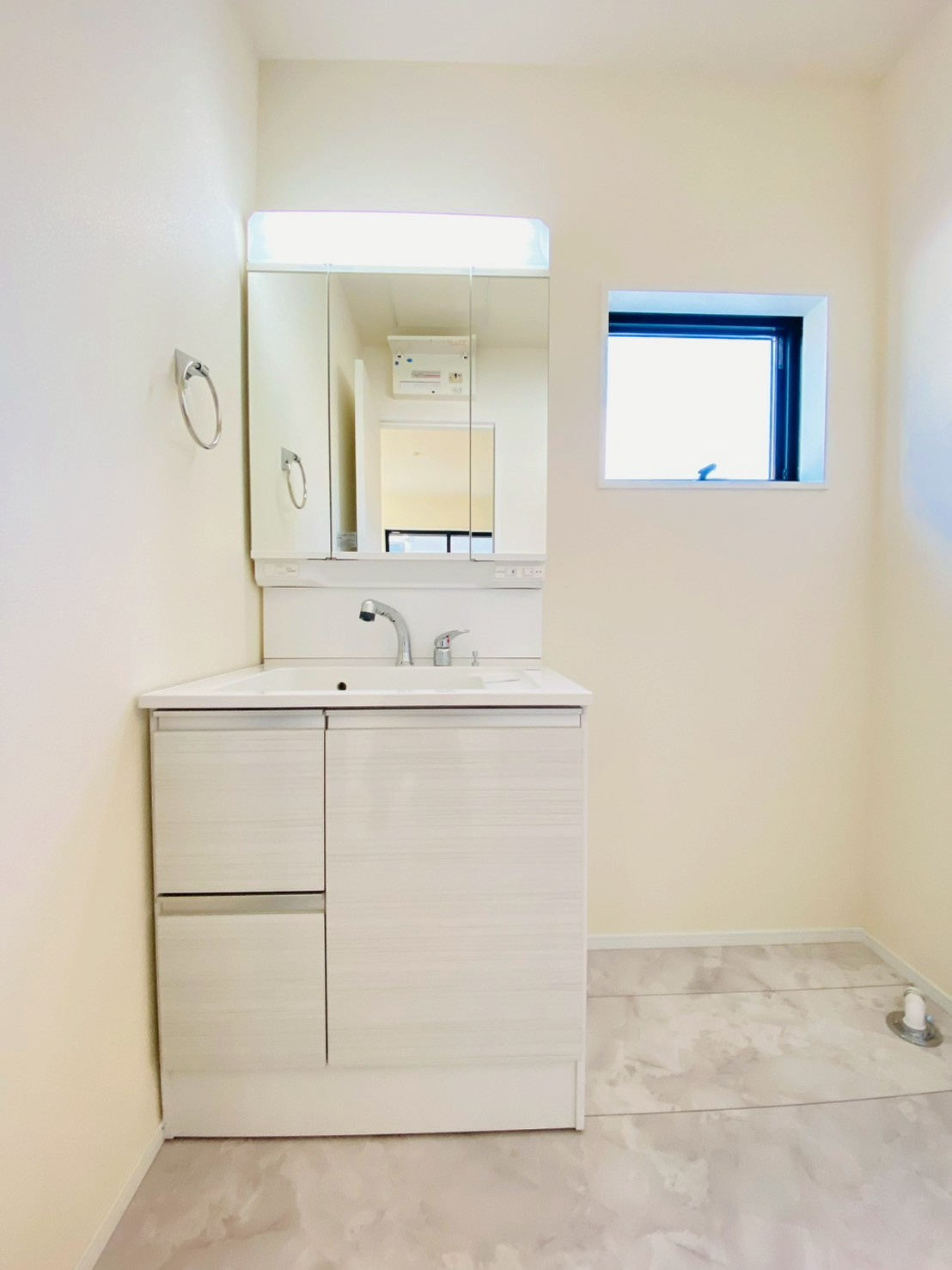 リーブルガーデン／菊陽町原水第三／１号棟の独立洗面台