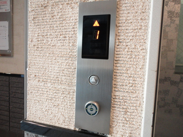 エルラッソ入谷の設備|エレベーター