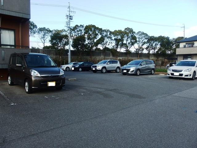 グランヴェール北野の駐車場