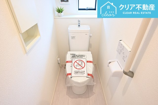 【トイレ】 | 大泉町吉田2期2棟 グラファーレ　1号棟 | シャワー＆暖房便座付きのトイレです！