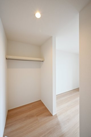 【収納】 | 大泉町吉田2期2棟 グラファーレ　1号棟 | 憧れのウォークインクローゼットでお洋服もたっぷり収納！