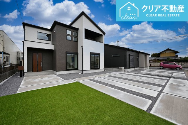 【駐車場】 | 大泉町吉田2期2棟 グラファーレ　1号棟 | 広々としたお庭でバーベキューやガーデニングも楽しめます♪