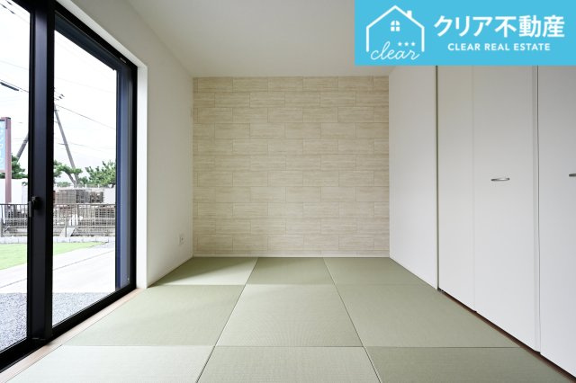 【和室】 | 大泉町吉田2期2棟 グラファーレ　1号棟 | 一部屋は欲しい和室！縁なし畳はおしゃれでモダンな雰囲気です。