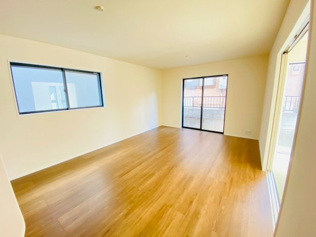 リーブルガーデン／菊陽町原水第三／３号棟の居間・リビング