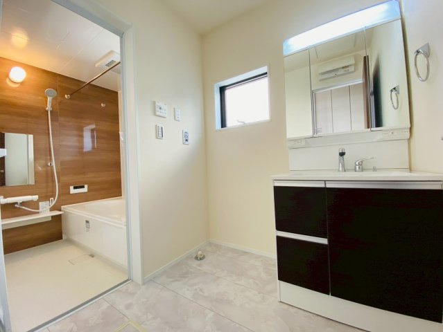 リーブルガーデン／菊陽町原水第三／３号棟の独立洗面台