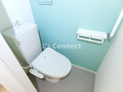 【トイレ】 | セブンヒルズⅥ | 温水洗浄便座付きのトイレ。