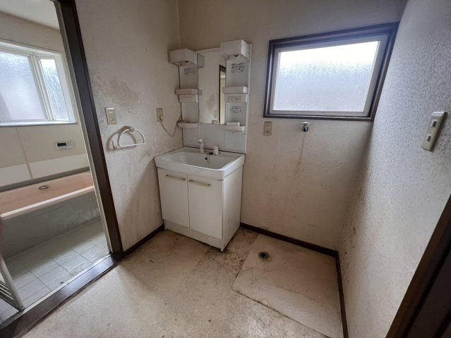 佐野市中古戸建、自然豊かでゴルフ場も近い♪　の独立洗面台