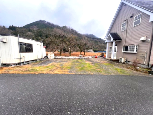 佐野市中古戸建、自然豊かでゴルフ場も近い♪　の駐車場