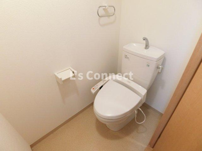 【トイレ】 | コージーコート高森Ａ棟 | 温水洗浄便座付きのトイレ。